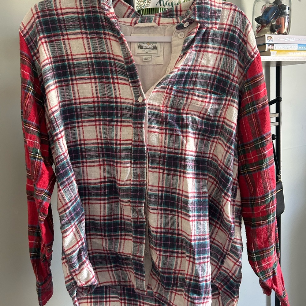 American Eagle Outfitters Red and Green Casual Button Down Shirt